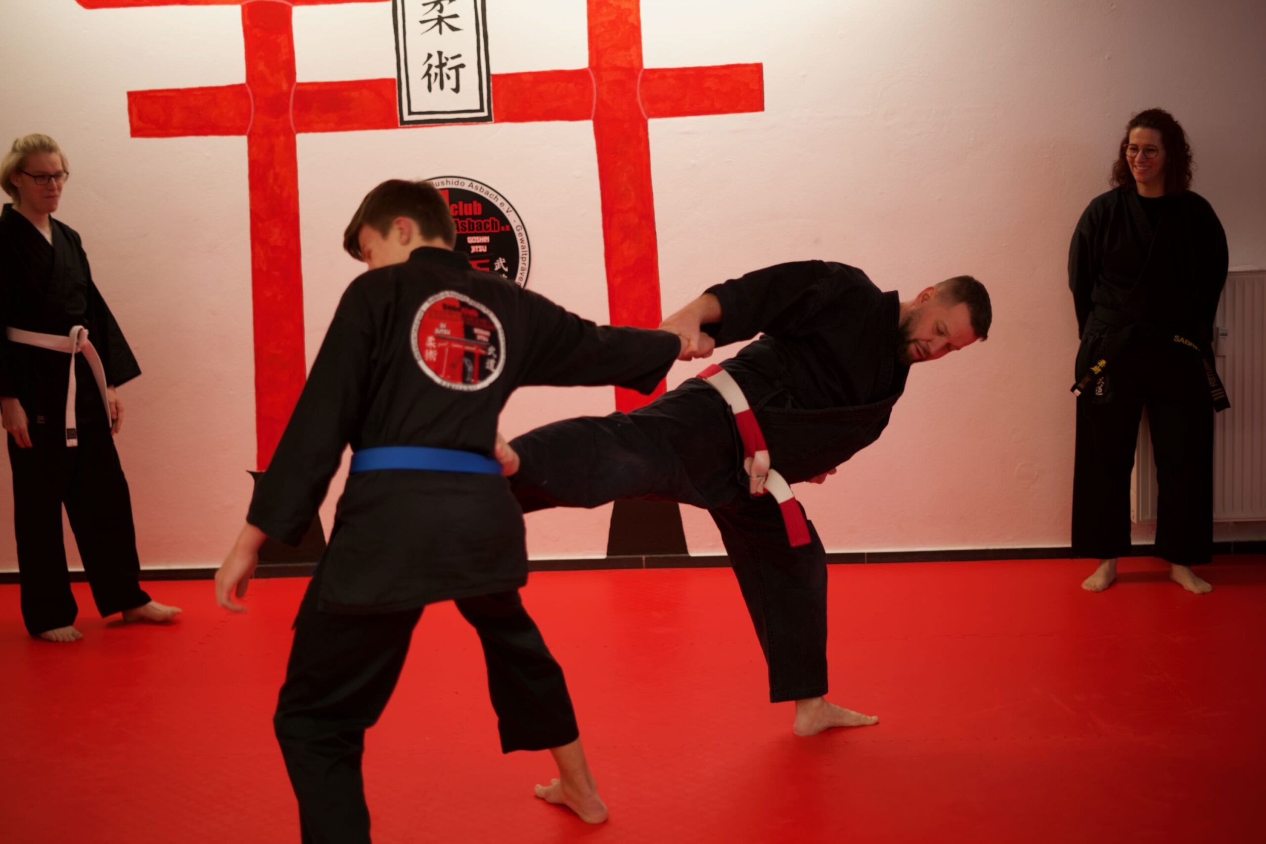 Gemeinschaft im Ju-Jutsu-Training
