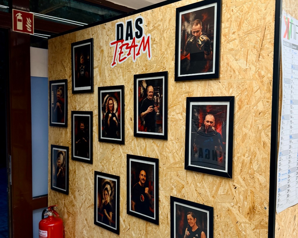 Teamwand im Dojo des Budoclub Bushido-Asbach
